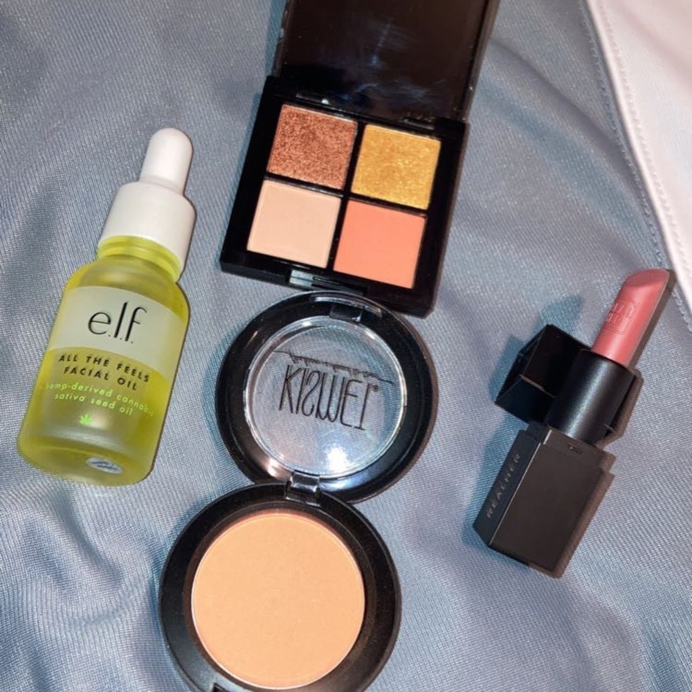 Mini makeup bundle☺️